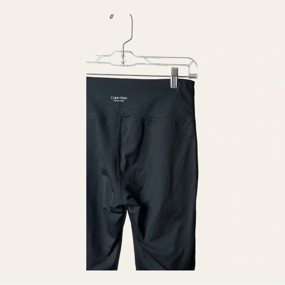 0762. CALVIN KLEIN PERFORMANCE CAPRIS‎ LEGGINGS BLACK IN COLOR SIZE MEDIUM - Picture 7 of 9